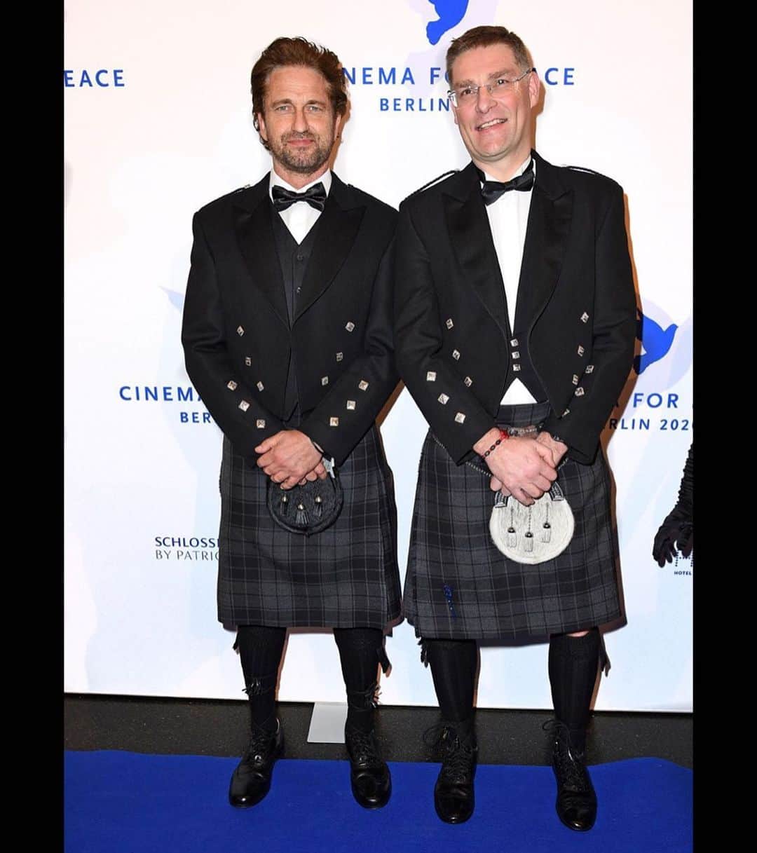 ジェラルド・バトラーのインスタグラム：「An honor to receive the @CinemaForPeace award for my work with @MarysMeals. But the guy who deserves it is the other kilt-wearing Scot – Magnus MacFarlane-Barrow, their Founder and CEO. I am in awe of what my brother Magnus has created and their daily impact on more than 1.6 million children around the globe.」