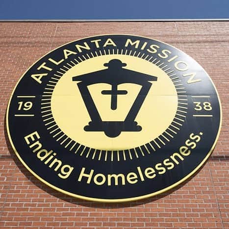 のインスタグラム：「The opportunity to visit the @ATLMission with the team from #TheWayBack was definitely one of the highlights from traveling around the country last week. The work the Mission is doing is making a meaningful difference in the community, using their passion for helping others to provide members of the community with a second chance at life. Find out more about the #AtlantaMission at atlantamission.org」