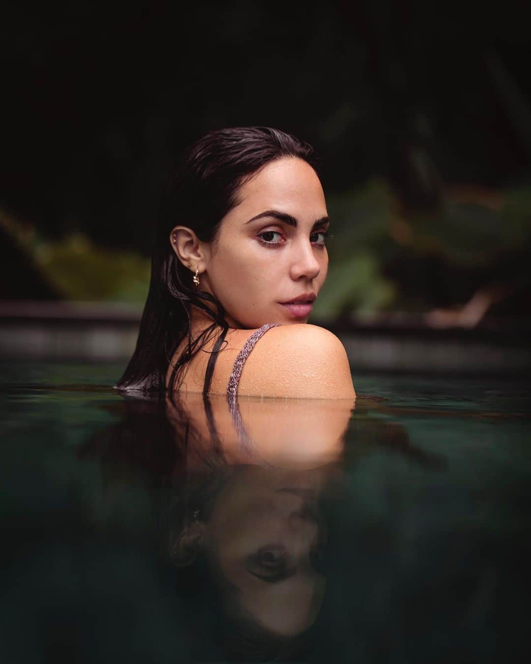 Katy Esquivelのインスタグラム：「La playa es mi hogar 🏝 @cempedakisland . Esta isla entre Singapur e Indonesia es una de las más bonitas que he visto!Sin embargo, este año quiero explorar nuevas playas en Latinoamérica y Europa, me recomiendan alguna? . Edité las fotos usando mis presets: Lava, Sea Pearl y Hideout de mis colecciones Free Spirit y Paradise! Link para descargar en mi bio ❤️」