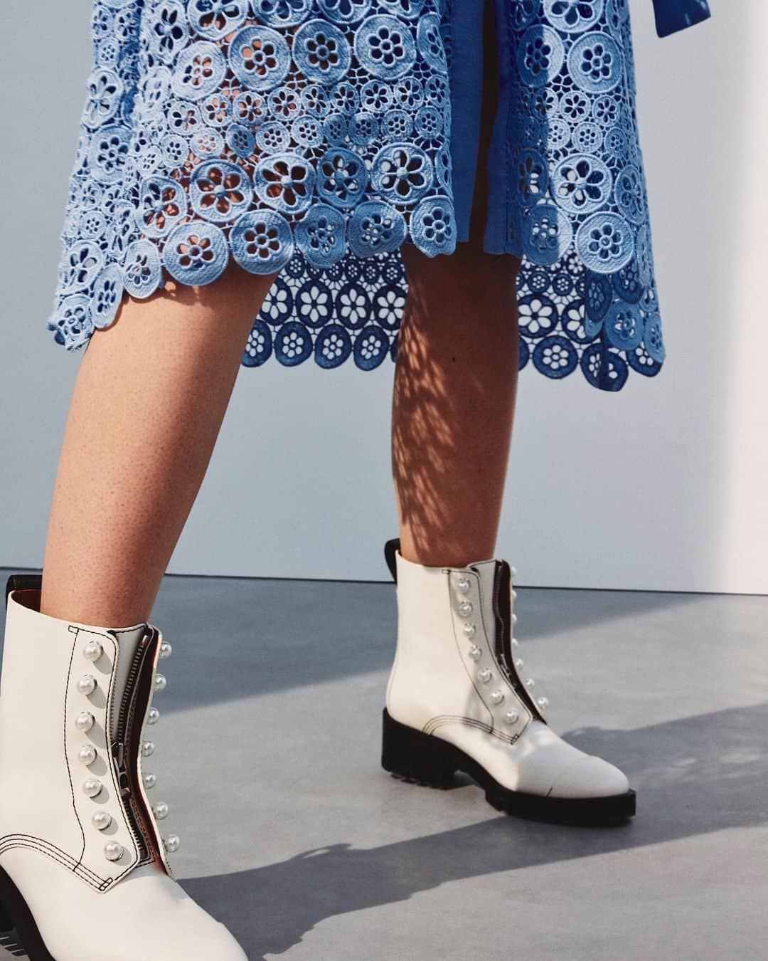 The Outnetさんのインスタグラム写真 - (The OutnetInstagram)「Stomp it out in these grunge-inspired, faux pearl-embellished boots from @31philliplim #THEOUTNET  Shop all your favorite #31PhillipLim looks, just visit #linkinbio 👆」2月27日 3時51分 - theoutnet