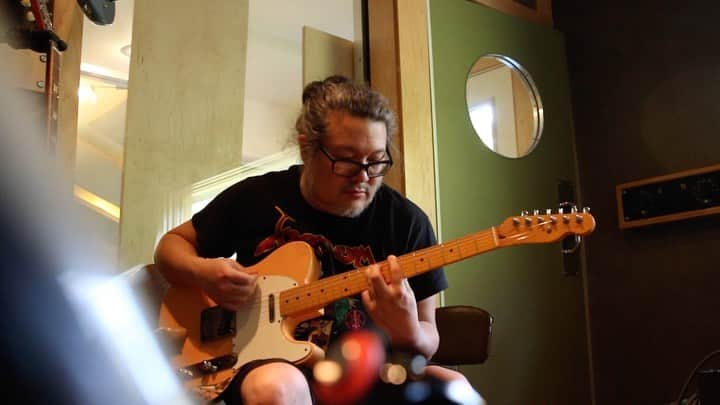 ベスト・コーストのインスタグラム：「here’s a behind the scenes look at “Graceless Kids.” ⁣⁣ ⁣⁣ when i was struggling with writers block- I asked @bobb_brujo if he would take a shot at writing some music and sending it to me so i could attempt to write lyrics and melody over it- something we’ve never tried in the 10 years we’ve been doing BC. He obliged and the first track he sent me later became “Graceless Kids.” ⁣ ⁣⁣ It’s a song about feeling unworthy of praise and undeserving of being considered a “role model” because you really don’t know who you are. The spoken word part of the song (which was so scary to do i made everyone leave the studio when i recorded it lol) is a monologue about softening yourself and opening up to allowing people to love you. You guys really did love me when i didn’t know how to love myself and this song is to you from me 💘⁣ ⁣ video by @thedirtiestlittlerainbow」