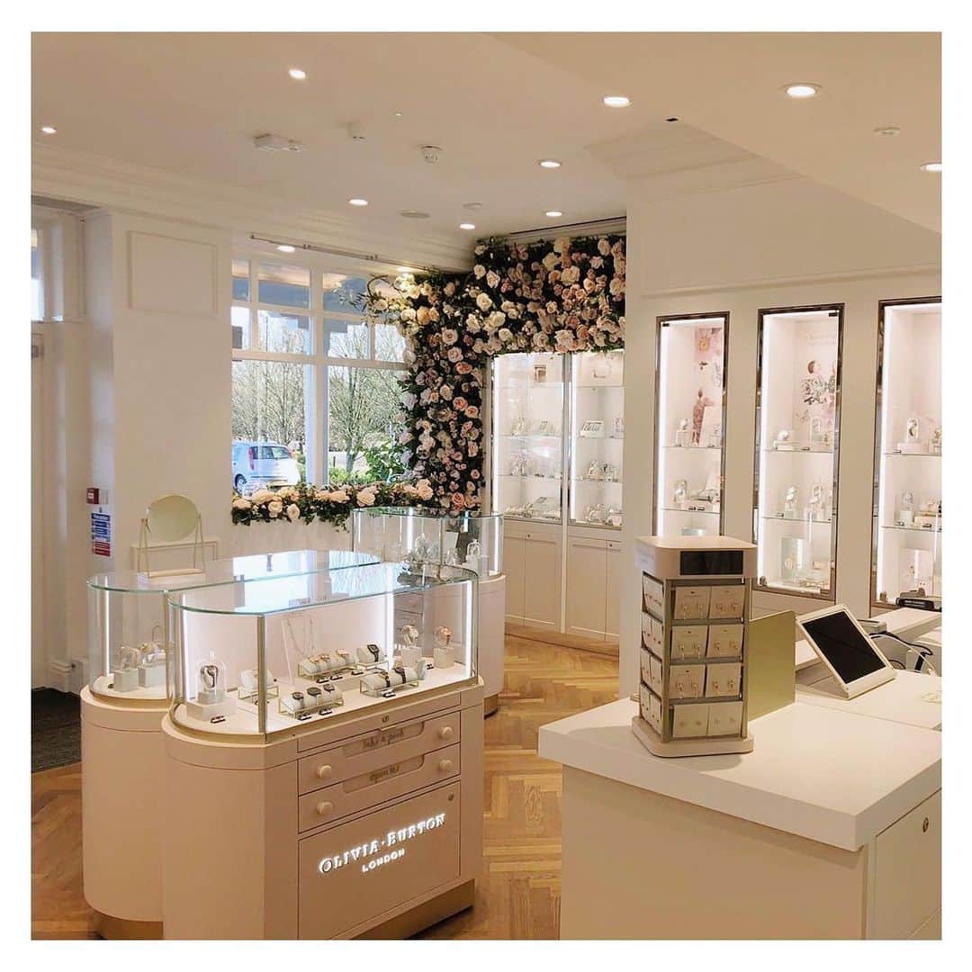 Olivia Burtonさんのインスタグラム写真 - (Olivia BurtonInstagram)「We’re back at Bicester Village with our brand new boutique! 🌸💗 Discover our range of watches, jewellery & accessories in our dreamy new space ✨We can’t wait to see you! 👋🏻 #OliviaBurton #BicesterVillage」2月27日 3時56分 - oliviaburtonlondon