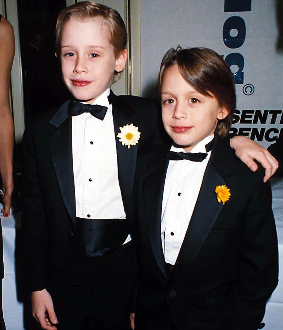 Nylon Magazineさんのインスタグラム写真 - (Nylon MagazineInstagram)「Macaulay Culkin will star in the new season of ‘American Horror Story’! Head to the link in bio for all the deets, and pls enjoy this photo of him, baby Kieran, and their daisy boutonnières.」2月27日 4時15分 - nylonmag