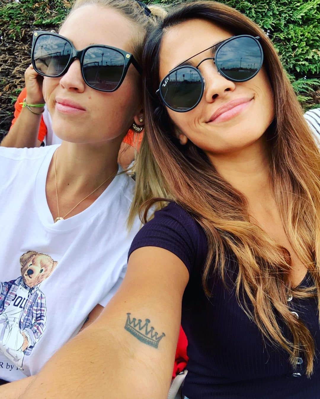 ソフィア・バルビのインスタグラム：「Hoy te abrazo mas fuerte que nunca! Y te deseo lo mejor en tu cumple! Ya esta todo dicho! Te quiero! ❤️❤️🎊🎊🎉」
