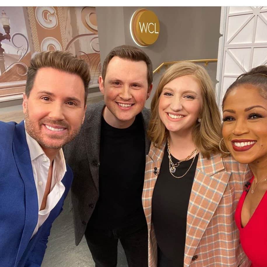 ジェニファー・ハドソンのインスタグラム：「To all my fellow Chicagoans , pls be sure to watch @amberjoyolney and @lukethomasolney the anointed couple sing and play on @windycitylive tomorrow !!!!! I am such a fan and I can’t wait to see this and for yal too! Yal betta sing  and play !!」