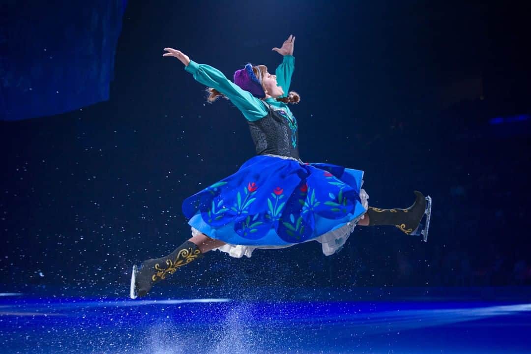 Disneyさんのインスタグラム写真 - (DisneyInstagram)「Freeze frame! ❄️ For more familiar faces on the rink and Leap Day savings, follow @disneyonice.」2月27日 5時00分 - disney