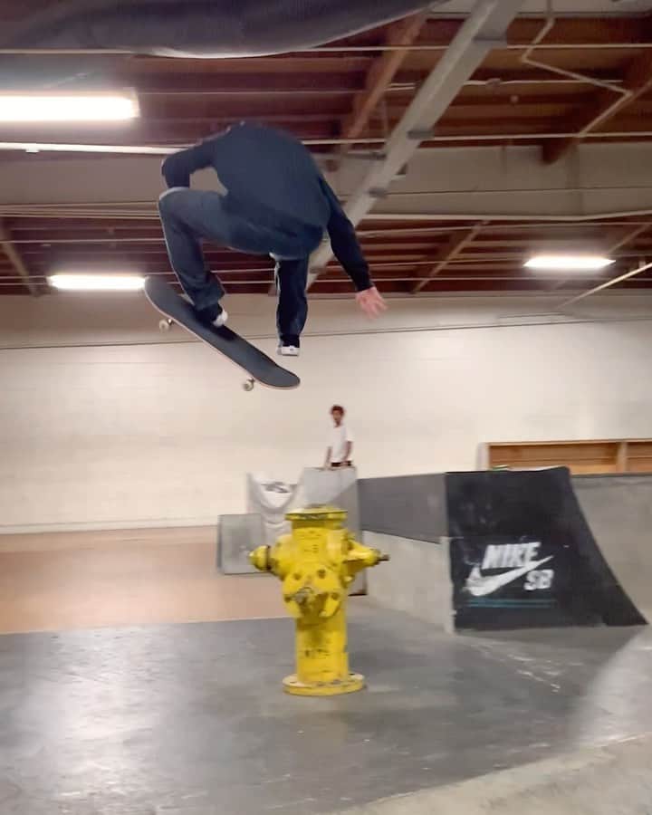 シェーン・オニールのインスタグラム：「Flip tricks 💛」