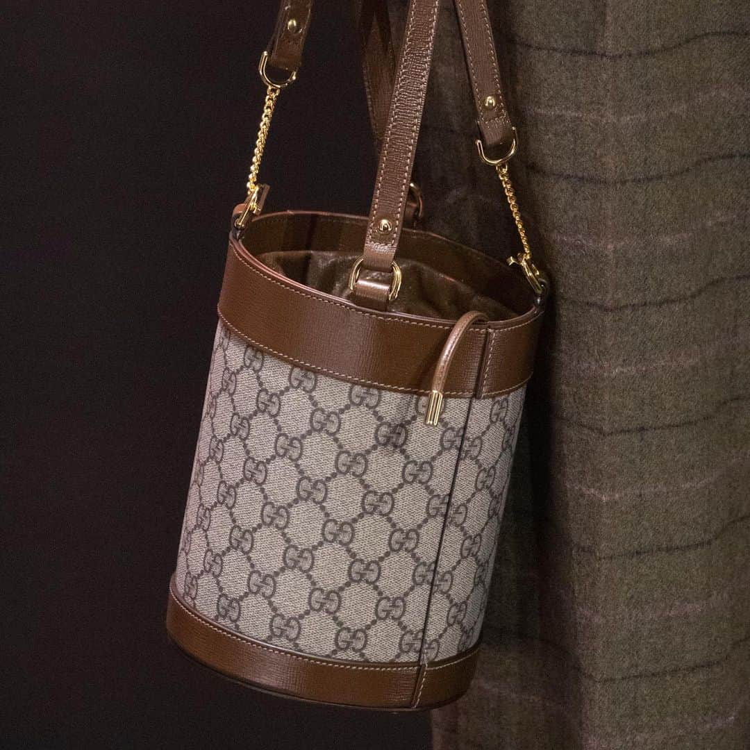 グッチさんのインスタグラム写真 - (グッチInstagram)「Handbags from the #GucciFW20 women’s runway: the historic #GucciJackie in pastel colors and a new mini size and the #Gucci1955Horsebit bucket bag in GG motif. Discover more through link in bio. @alessandro_michele #AlessandroMichele  #GucciTheRitual」2月27日 5時17分 - gucci