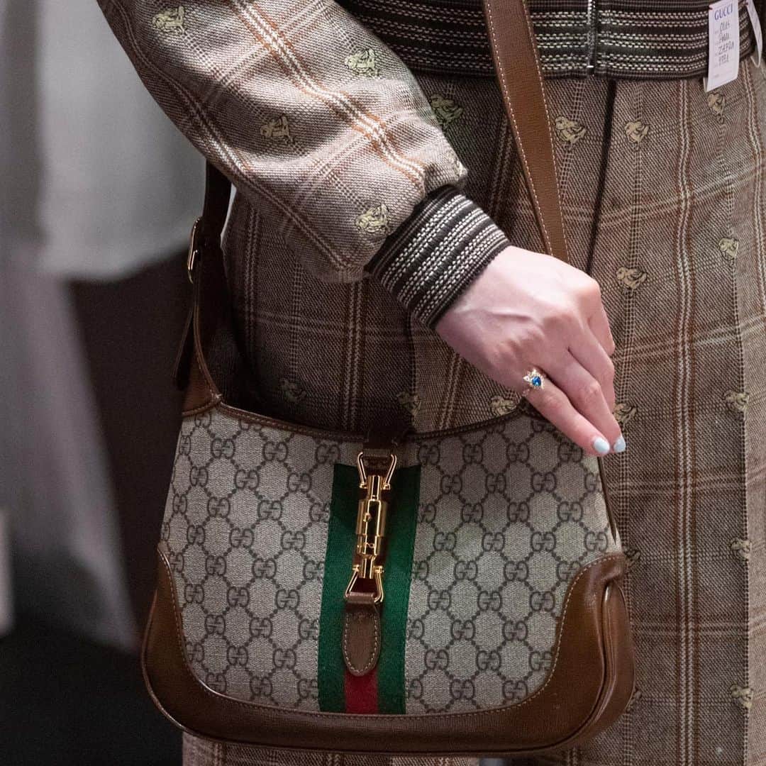 グッチさんのインスタグラム写真 - (グッチInstagram)「Handbags from the #GucciFW20 women’s runway: the historic #GucciJackie in pastel colors and a new mini size and the #Gucci1955Horsebit bucket bag in GG motif. Discover more through link in bio. @alessandro_michele #AlessandroMichele  #GucciTheRitual」2月27日 5時17分 - gucci
