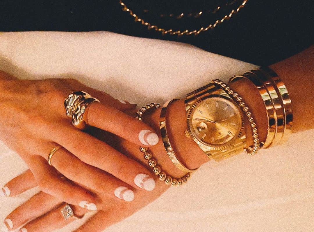 ダニジョーのインスタグラム：「Shop Danni’s Gold Edit 🌻🛒」