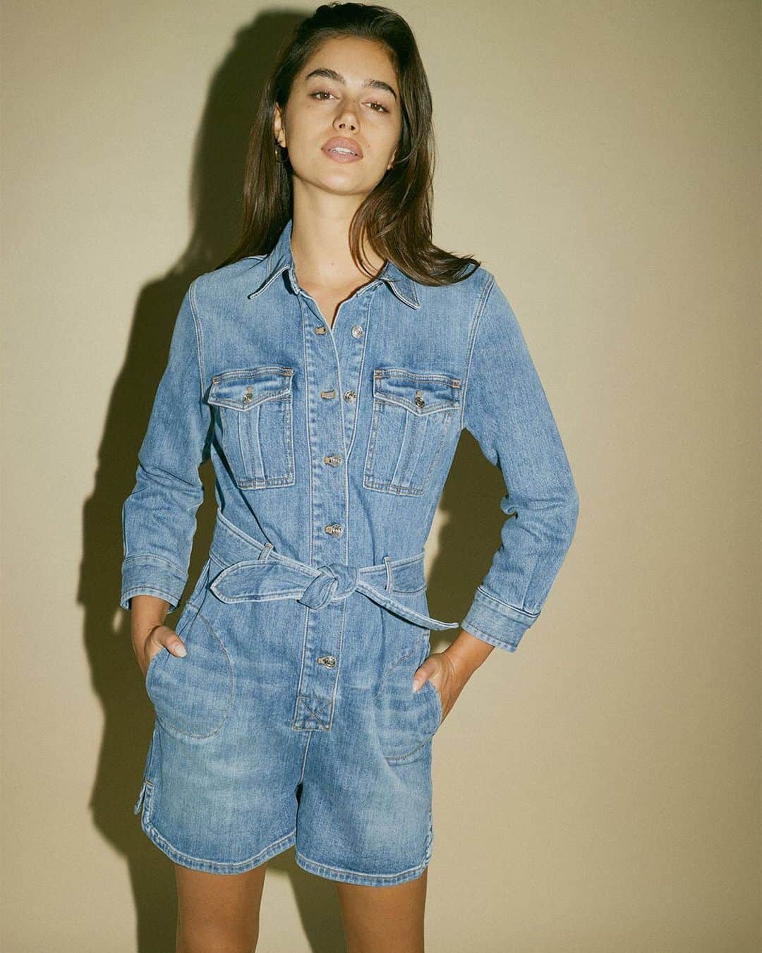 カレントエリオットのインスタグラム：「the ater: a transitional romper in a light denim wash with a flattering belted waist – aka the easiest outfit choice you’ll have to make this spring」