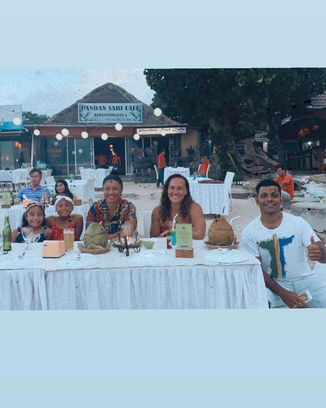 ポーシャ・ウッドマンさんのインスタグラム写真 - (ポーシャ・ウッドマンInstagram)「Bali with the whanau 🥰 . What an incredible week with my loves 💕 Awesome experience to show the girls how lucky we are to live in Aotearoa and to show them how important it is to learn about other cultures. . #tbt #loveseeingnewcultures」2月27日 15時07分 - porshwoodman