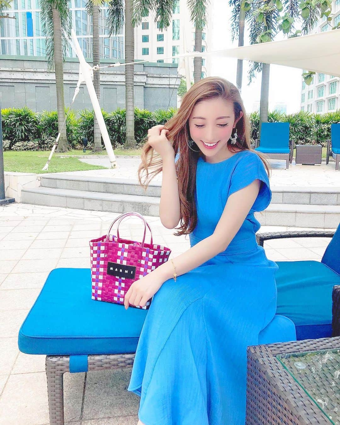 東條恭子さんのインスタグラム写真 - (東條恭子Instagram)「. . The Westin Kuala Lumpur💙 滞在先の内の一つウェスティンホテルは、 前投稿のパビリオンも目の前という好立地! お部屋もとっても快適です♡ パビリオン前の噴水広場は定番撮影スポット🎶 . dress... #andyoudressingroom bag... #marni & #andyoudressingroom  インポートドレスはイロチで持参💗 . #ウェスティンホテル #ウェスティン #ウェスティンホテルクアラルンプール #westin #westinhotel #westinhotelkualalumpur #trip #vacation #旅行 #旅行大好き #旅行好き #旅行好きな人と繋がりたい #旅行好き女子 #海外旅行 #海外旅行好きな人と繋がりたい #海外旅行大好き #malaysia #kl #kualalumpur #帰国子女 #旅女子 #タビジョ #タビジョと繋がりたい #旅スタグラム #バイリンガル」2月27日 15時09分 - kyoko_tojo