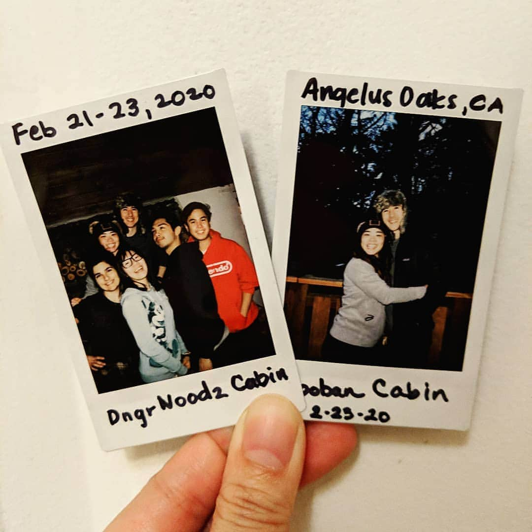 ベアトリサ・リャンのインスタグラム：「✨Making memories✨  #dngrnoodz🐍 #Dangernoodztakeonsnow #angelusoaks #fujifilm #instax #instaxmini #polaroid #FRIENDS」