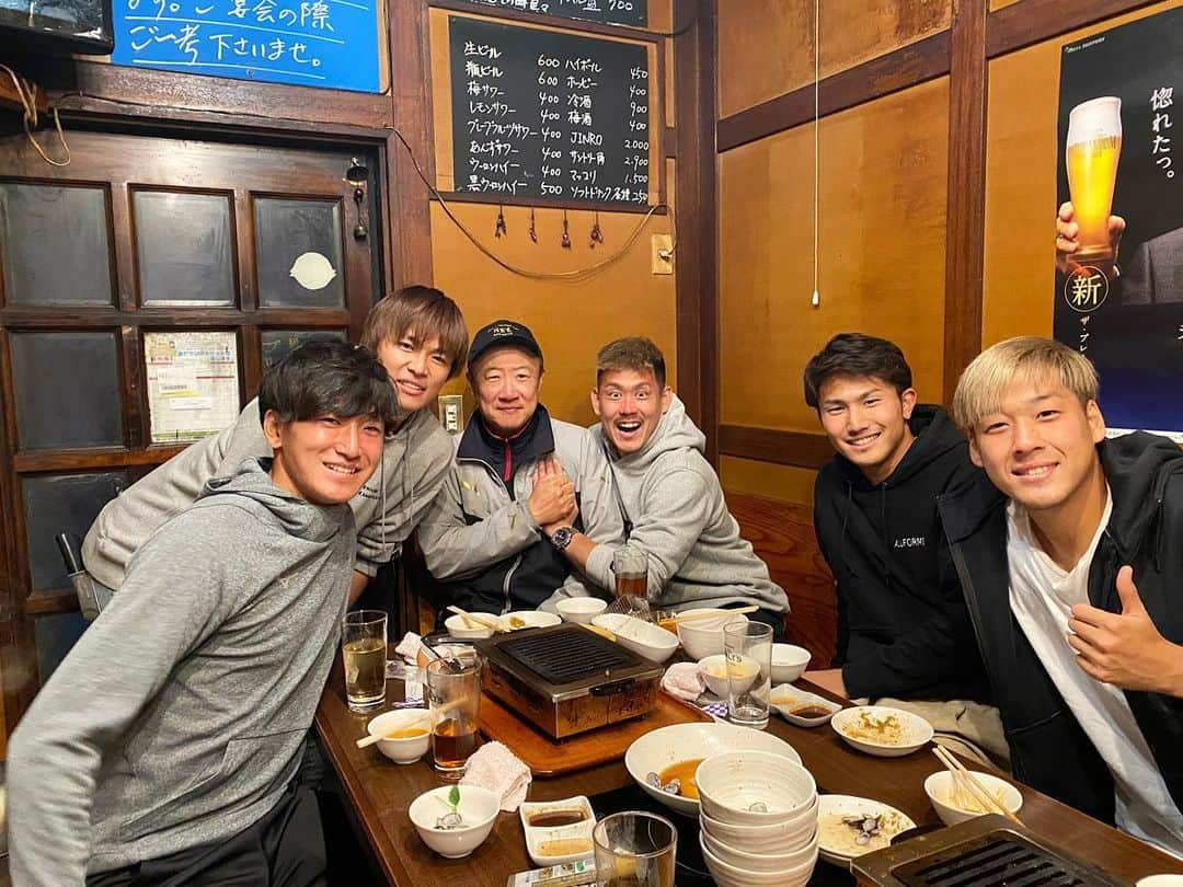 児玉剛さんのインスタグラム写真 - (児玉剛Instagram)「後輩たちから大人気の焼肉屋！ ばり美味かった！免疫アップやな！ 煙モクモクでガスで焼くタイプの小汚い系やけどばりうまい焼肉屋教えて下さい🙋‍♀️ #fc東京 #児玉剛 #矢島輝一 #渡辺剛 #中村帆高 #鈴木喜丈」2月27日 15時37分 - tsuyoshikodama_official