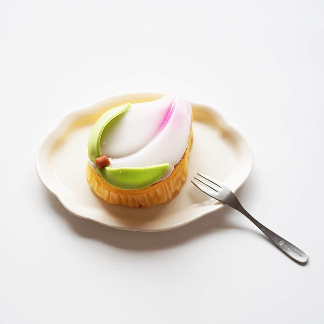 haconiwa / 箱庭さんのインスタグラム写真 - (haconiwa / 箱庭Instagram)「haconiwaメンバーが見つけた47都道府県のすてきなおみやげを紹介していく #おみやげクリップ　 今週ご紹介しているのは長崎県のおみやげ・白水堂の「桃かすてら」です。﻿ ﻿ 桃の砂糖細工が可愛い長崎の伝統的なカステラ。お土産としてはもちろん、桃の節句や、お宮参りなど、縁起菓子にもぴったりなお菓子なんです。 ﻿ 詳しくはhaconiwaの記事をチェックしてみてください🍑 ﻿ #おみやげ #お土産 #長崎土産 #長崎みやげ #長崎市土産 #白水堂#桃かすてら」2月27日 15時44分 - haconiwa_mag