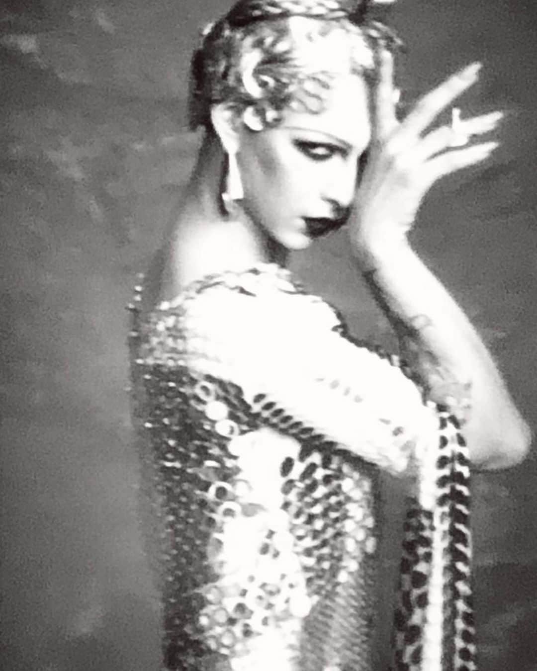 ヴァイオレット・チャチキさんのインスタグラム写真 - (ヴァイオレット・チャチキInstagram)「#Repost @lloydsimmondsmakeup ・・・ #divine #decadence with #beautiful @violetchachki unpublished outtake photographer @alixmalka styled by @jonathan_huguet hair by @mr_alexandrycosta makeup #lloydsimmonds」2月27日 15時55分 - violetchachki