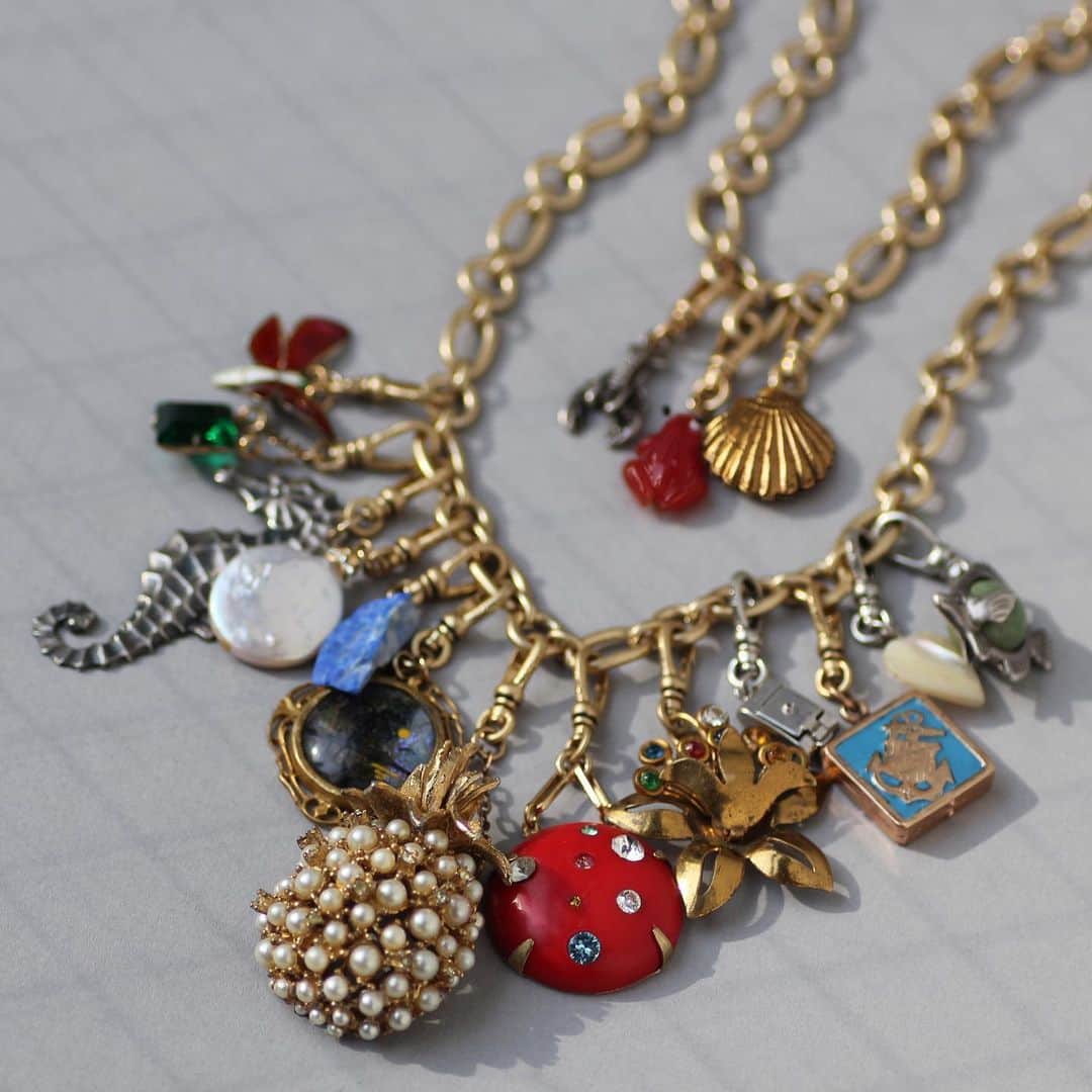 ルル フロストのインスタグラム：「In a spring break state of mind. Shop the latest via link in bio. #lulufrost #lfcharms」