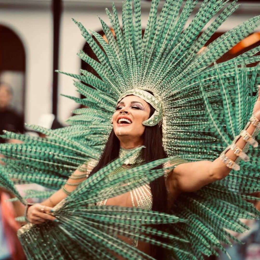 Juliana Salimeniさんのインスタグラム写真 - (Juliana SalimeniInstagram)「E mais um carnaval termina já deixando saudade e muito amor 💚 @x9paulistanaoficial」2月27日 8時38分 - jujusalimeni