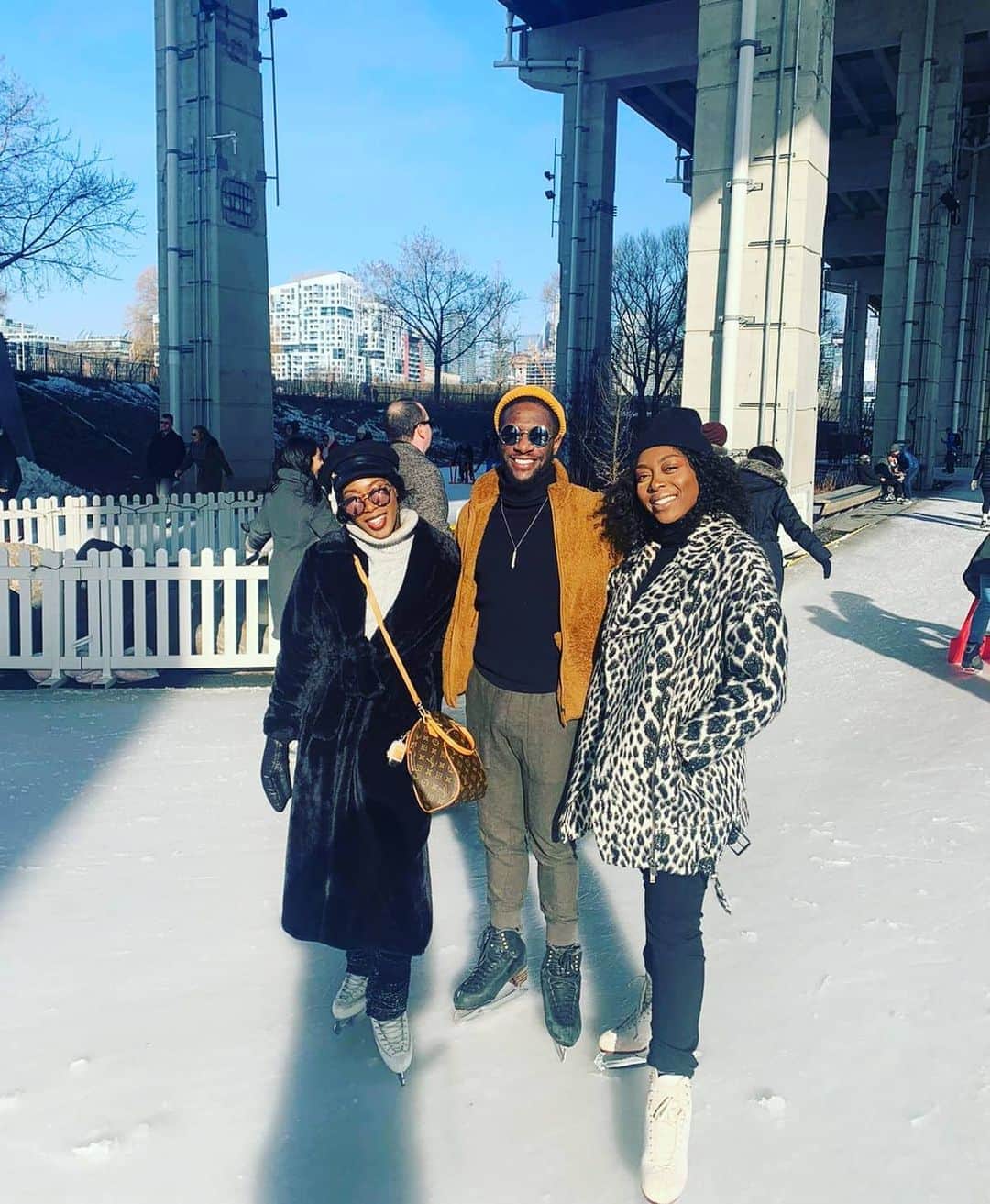 のインスタグラム：「Brown Liquor . Black skin, black braids . Black baes, black days . These are black-owned things 🖤🖤🖤 . . . #siblings #blackhistorymonth #melanated #figureskating #blackexcellence #mabelfairbanks」