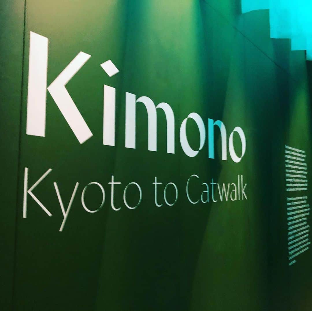コシノジュンコさんのインスタグラム写真 - (コシノジュンコInstagram)「2月29日よりロンドンにある、ヴィクトリアアンドアルバートミュージアムにて、Kimono: Kyoto to Catwalk展にJUNKO KOSHINOの作品が展示されます。#kimono #design #junkokoshino#v&a #london」2月27日 8時34分 - junko_koshino_official