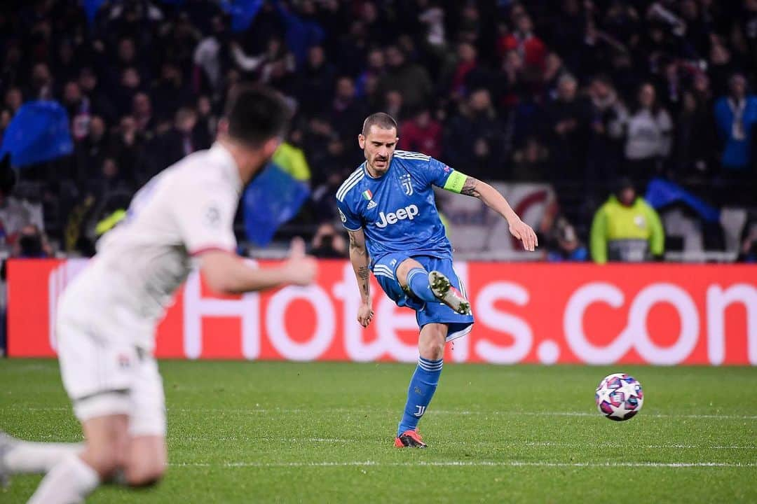 レオナルド・ボヌッチさんのインスタグラム写真 - (レオナルド・ボヌッチInstagram)「Tutti insieme si può. 💪🏻💪🏻💪🏻 #LB19 #FinoAllaFine」2月27日 8時34分 - bonuccileo19