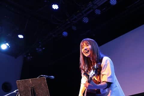 村田寛奈のインスタグラム：「#ひろろいろライブ 来てくれた皆さんありがとうございました  弾き語りすると不安なことばかりで いつも素直に楽しめてなかったのかもしれない そんくらい楽しい時間でした もちろん不安も反省もたくさんあるけど やっと自分の音楽を見つけられた気がします  歌う村田も、 これからもよろしくお願いします。 20.02.23」