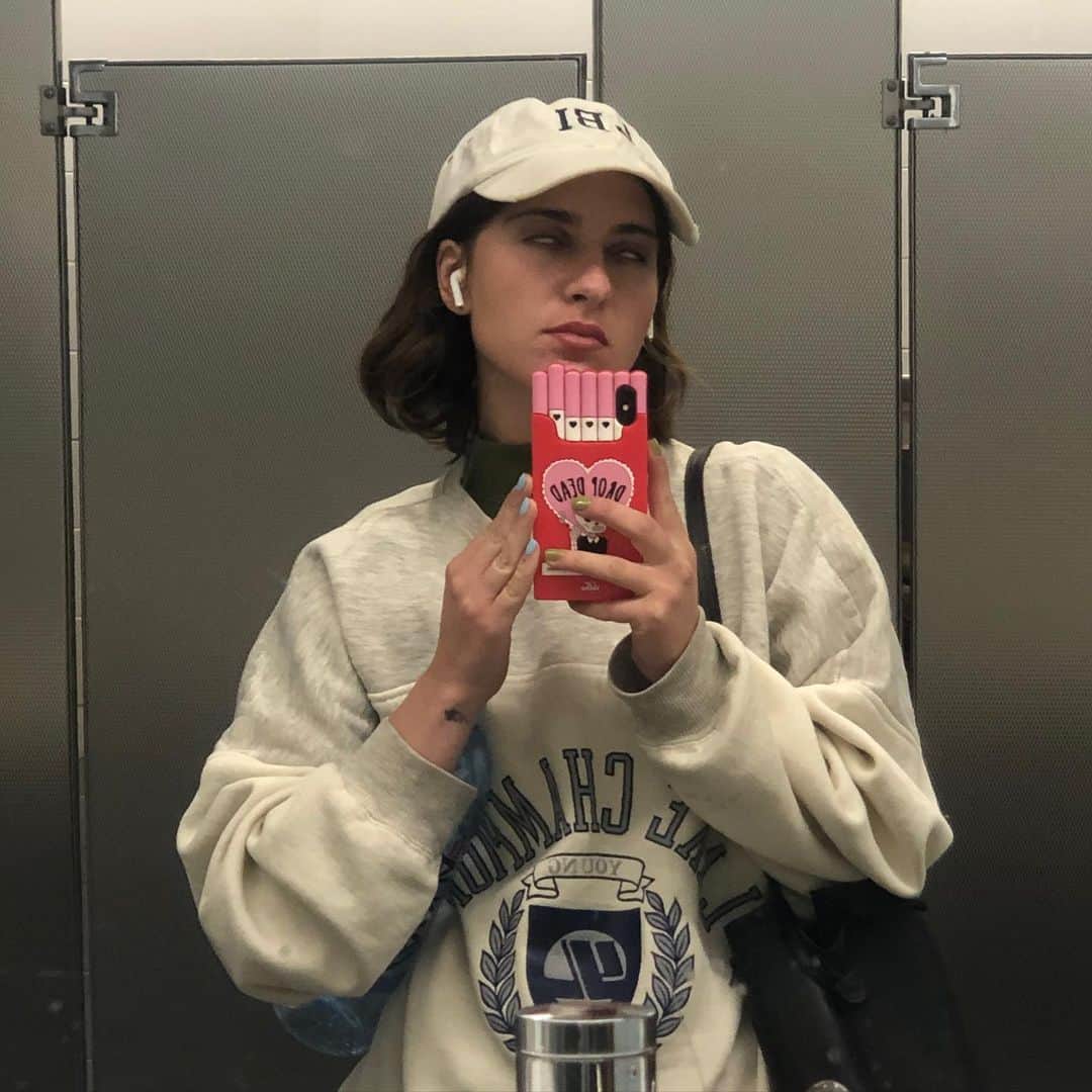 のインスタグラム：「EAST COAST CUMMING 4 U (honestly so grateful to be leaving la)see u guys soon!」