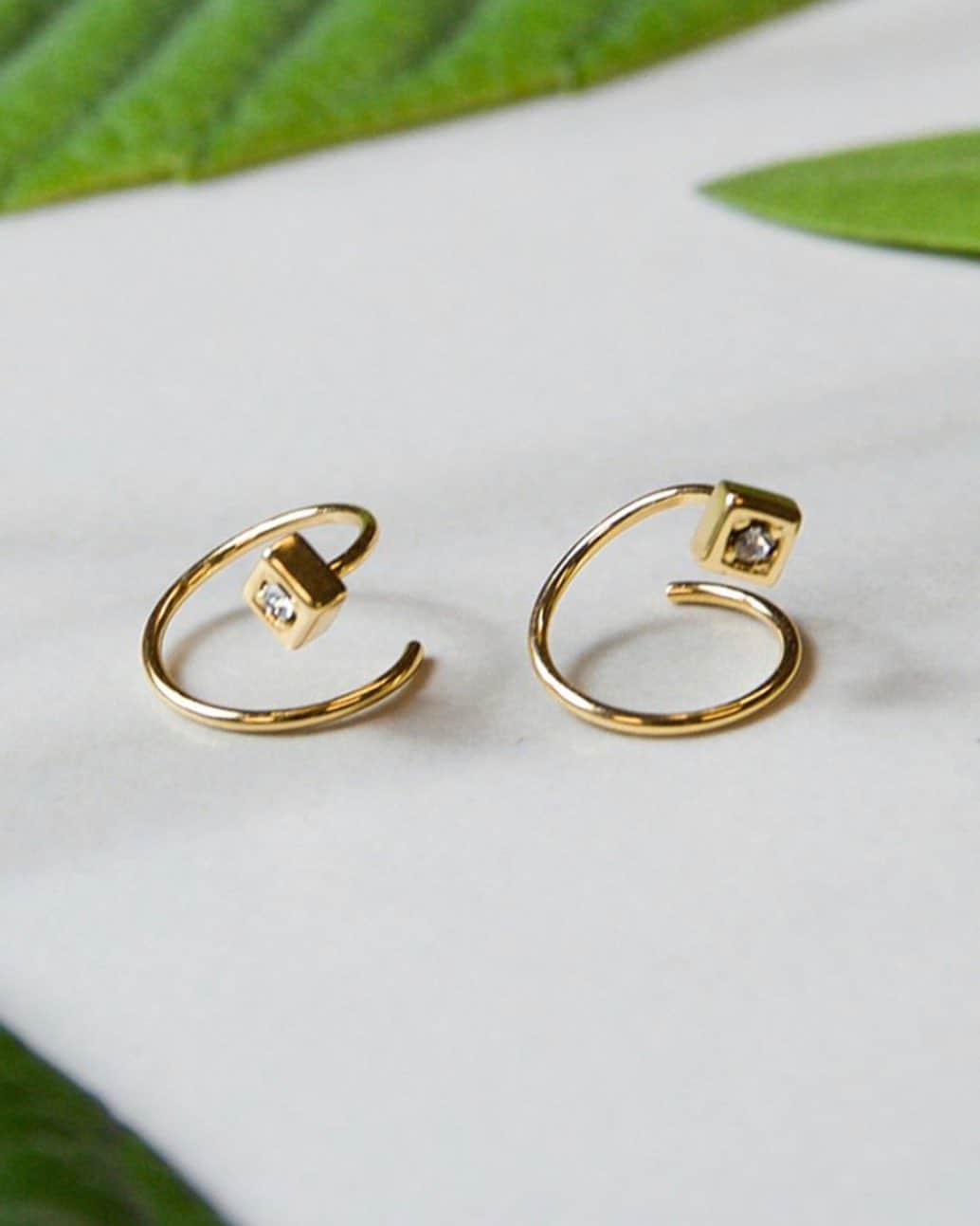 ジュールスミスさんのインスタグラム写真 - (ジュールスミスInstagram)「Happy Wednesday, babes! Treat yourself 👏💐 .⠀﻿⁠ .⠀﻿⁠ .⠀﻿⁠ .⠀﻿⁠ .⠀﻿⁠ .⠀﻿⁠ .⠀﻿⁠ #jewelry #jewellery #necklace #ring #earrings #bracelet #gold #rings #accessories #jewelrygram #bling #jewels #sparkle #glitter #instajewelry #jewelrydesigner #bracelets #fashionjewelry #shine #braceletstacks #braceletsoftheday #instajewelry #bohojewelry #bohemianjewelry #gypsyjewelry #glitter #bohostyle #boldstyle #aboutalook⁣﻿⁠」2月27日 9時42分 - julessmithjewel