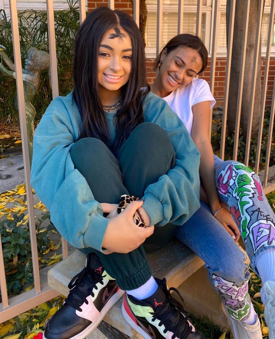 Perkins Sistersのインスタグラム：「catholic girls #ashwednesday」