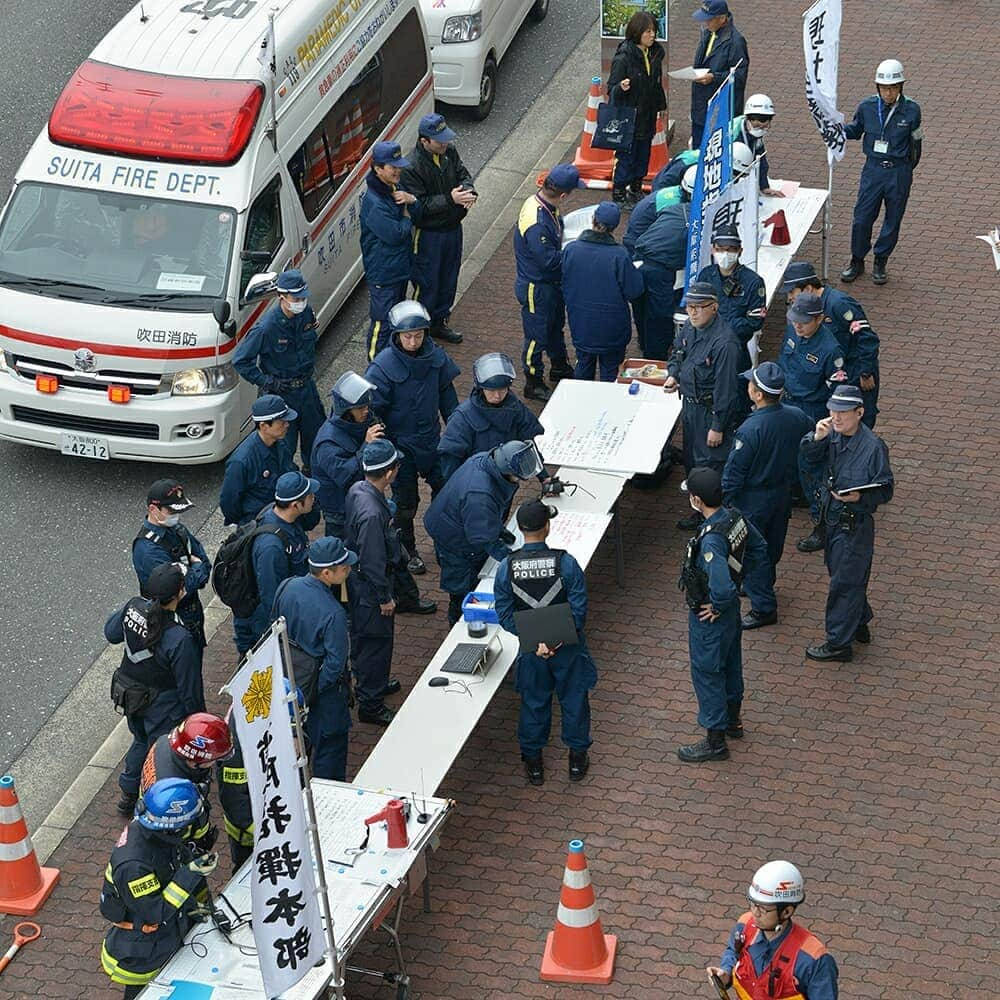 大阪府警察さんのインスタグラム写真 - (大阪府警察Instagram)「【吹田市国民保護実動訓練！】 令和2年2月12日(水)、大阪モノレール万博記念公園駅付近において、交通機関連続爆破事案を想定した実動訓練を実施しました。 関係機関相互の連携を強化するとともに、措置要領を確認しました。 #大阪府警察公式#大阪府警察#吹田市#大阪モノレール#万博記念公園駅#吹田市国民保護実動訓練」2月27日 10時32分 - fukei_koho