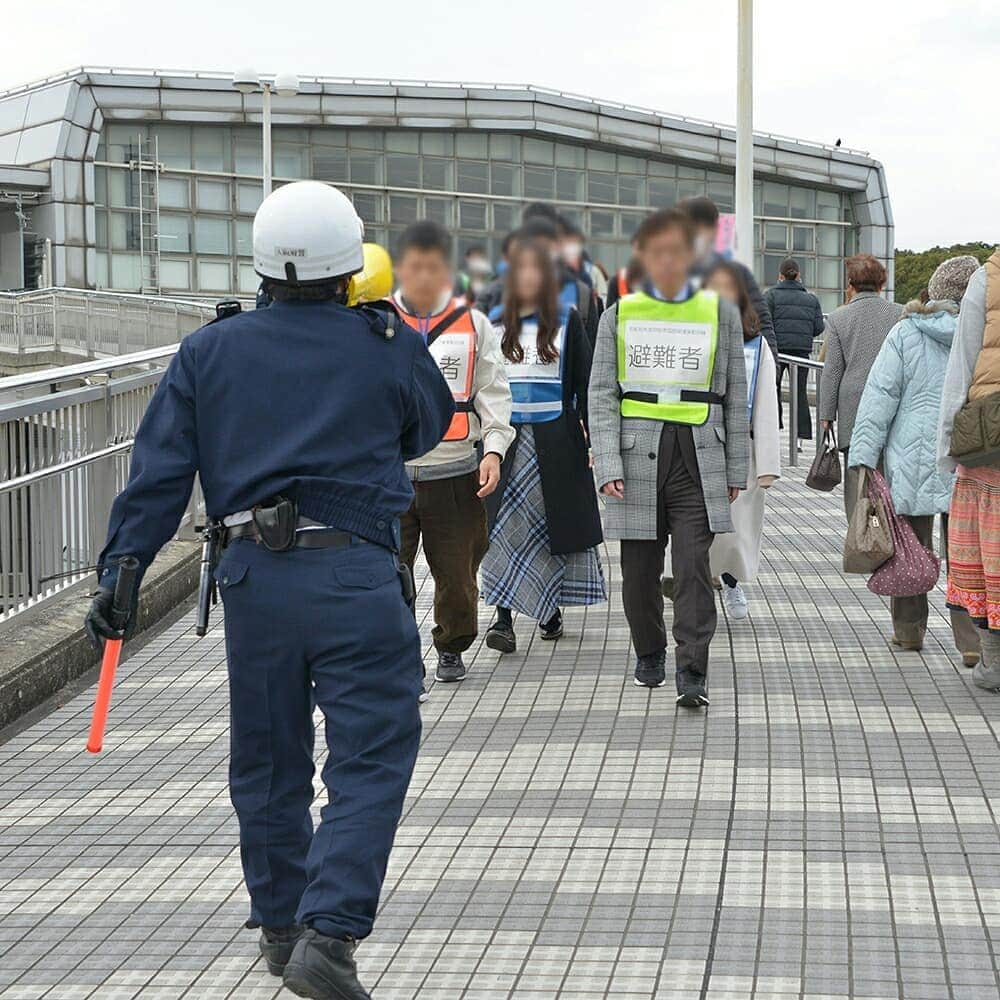 大阪府警察さんのインスタグラム写真 - (大阪府警察Instagram)「【吹田市国民保護実動訓練！】 令和2年2月12日(水)、大阪モノレール万博記念公園駅付近において、交通機関連続爆破事案を想定した実動訓練を実施しました。 関係機関相互の連携を強化するとともに、措置要領を確認しました。 #大阪府警察公式#大阪府警察#吹田市#大阪モノレール#万博記念公園駅#吹田市国民保護実動訓練」2月27日 10時32分 - fukei_koho