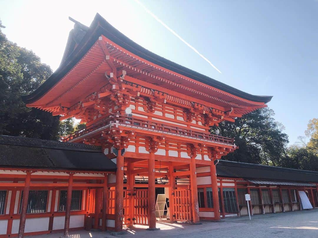 TAKAMI BRIDAL 神社和婚のインスタグラム：「「新型コロナウイルス感染拡大予防に伴うブライダルフェア延期のお知らせ」  平素は格別のご高配を賜り厚く御礼申しあげます。  令和2年2月29日(土)に開催予定の 「下鴨神社ビックブライダルフェア」に関しまして、  新型コロナウイルス感染症の日本での感染拡大リスクが高まっていることから、  ご参加の皆様および関係者の健康面を考慮し、ブライダルフェアを延期させていただく事となりました。  開催に向けて事前準備を致しておりましたが、未曾有の事態の為、ご理解を賜ることが出来ればと存じます。  ブライダルフェアにご参加予定の皆様には、 ご迷惑をおかけいたしますこと 深くお詫び致します。  ご参加予定の皆様におかれましては、 現在、下鴨神社婚礼受付より代替での 個別相談会をご提案致しております。  誠に恐れ入りますが、どうぞ宜しくお願い致します。  相談窓口:下鴨神社婚礼受付 電話番号:075-781-7426  #下鴨神社　#神社婚 #ビックブライダルフェア」
