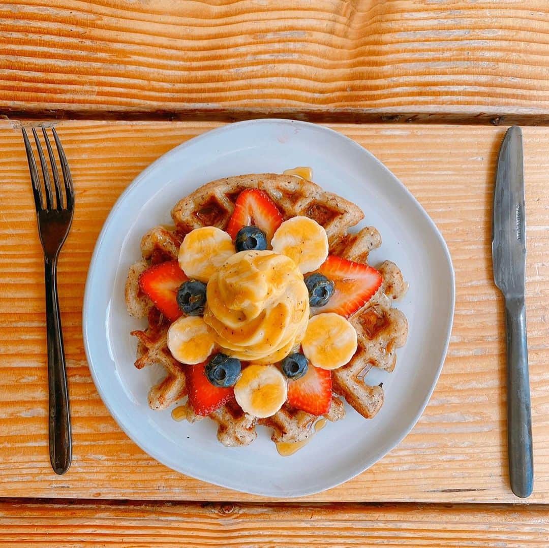 MomoseRyoko さんのインスタグラム写真 - (MomoseRyoko Instagram)「#banan #バナン#hawaii #soulfood #ワッフル ハワイのバナンにワッフルが新登場🧇 フルーツたくさんで美味しかった🥭」2月27日 16時46分 - ryokomomose