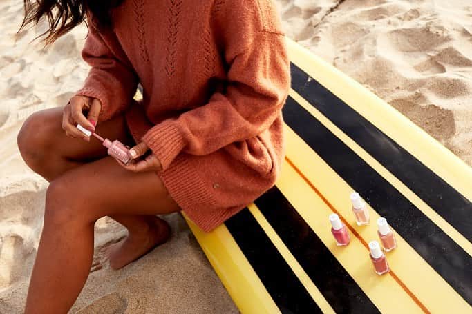 ケリア・モニーツさんのインスタグラム写真 - (ケリア・モニーツInstagram)「Ain’t nobody got time to watch nail polish dry. @essie got the memo with this quick drying #Expressie nail polish coming in mannnnny colors  #EssiePartner 🦋」2月27日 11時21分 - keliamoniz