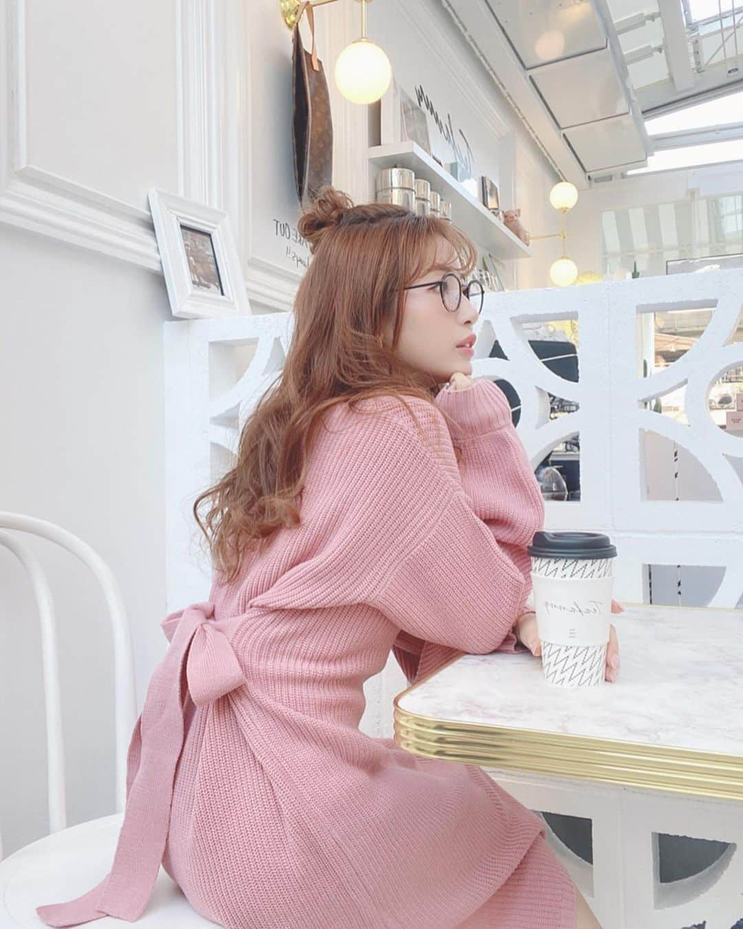 舟山久美子（くみっきー）さんのインスタグラム写真 - (舟山久美子（くみっきー）Instagram)「Ｃａｆｅ Ｔｉｍｅ☕️♡ 代官山でお気に入りの新しく見つけたカフェ🍰！ お仕事終わりにゆるーくRelux timeしてきました♡ お洋服は移動多いときは楽ちん服です🥰 @micoameriofficial  さっ残りの撮影も頑張ってきます📸！！」2月27日 11時25分 - kumikofunayama