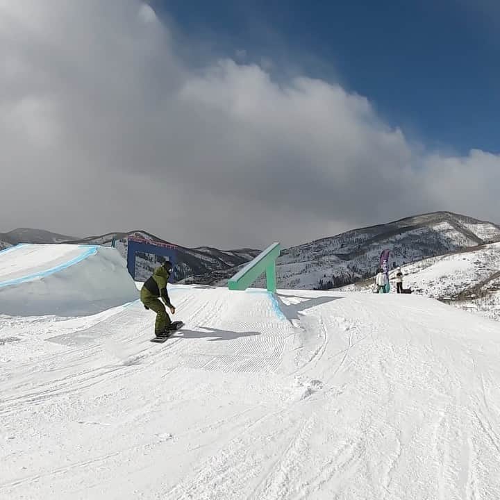 国武大晃のインスタグラム：「Let's go final🤜🏻 ーーーーーーーーーーーーーー @bookoff_official  @nobaday_team  @tatsuki_inamura 🎥 #snowboarding #snow #snowboard #fun #usopen」