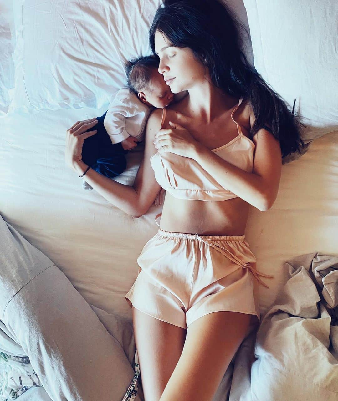 サイラ・ナラさんのインスタグラム写真 - (サイラ・ナラInstagram)「A dormir mi amor ♥️👶🏻」2月27日 11時38分 - zaira.nara