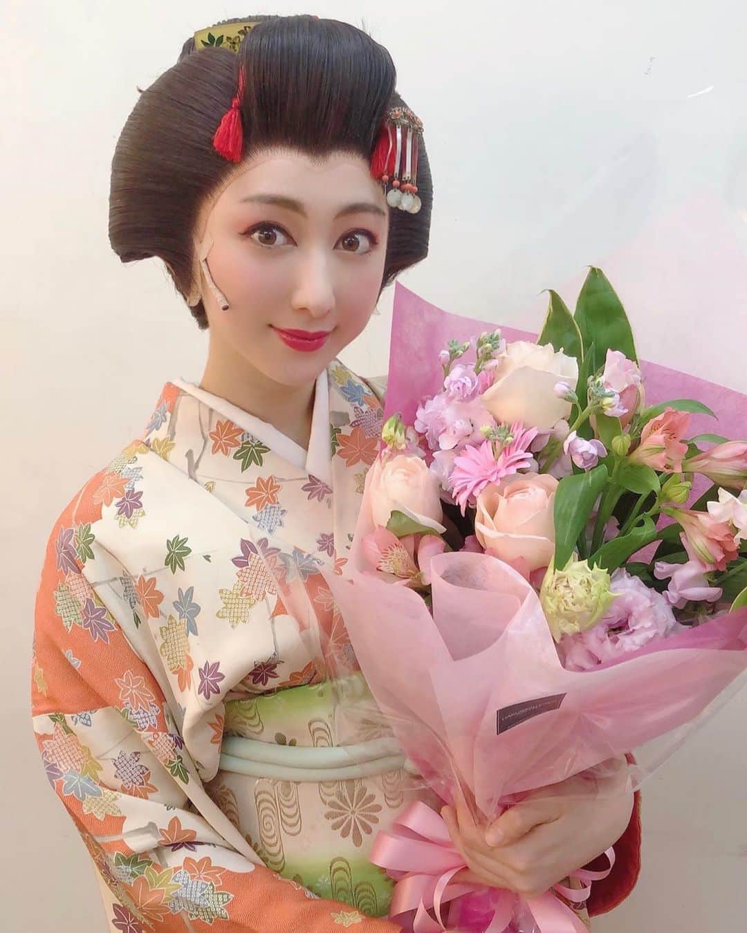 朝比奈南さんのインスタグラム写真 - (朝比奈南Instagram)「#サゼン　#丹下左膳　#お花　#花束　#ありがとう　#japanese #flower #bouquet」2月27日 11時44分 - minami_asahina