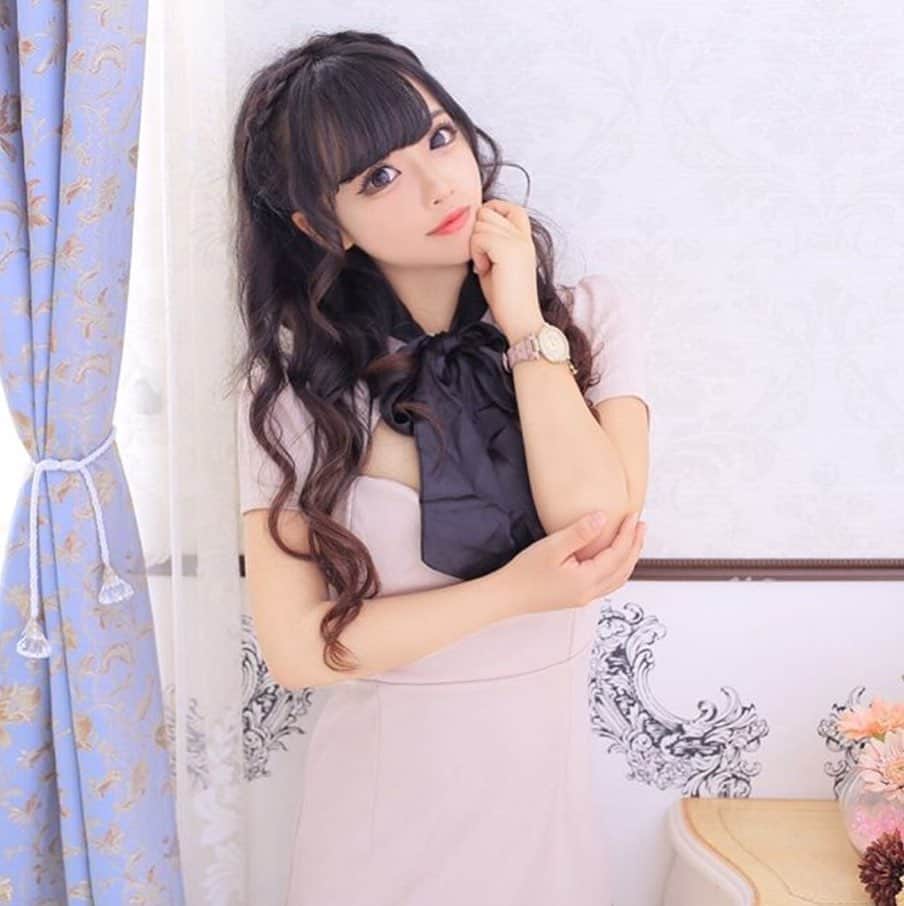 神出鬼没の【キャバ図鑑】のグルメインスタ