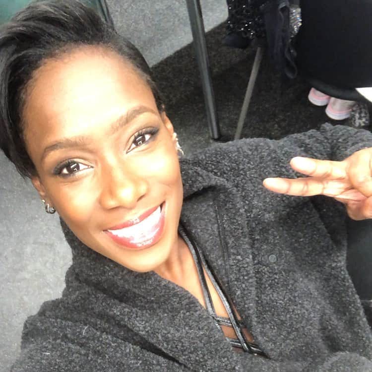 ヴァネッサ・ジェームスのインスタグラム：「Just keep shining.... just keep shining! 💫」