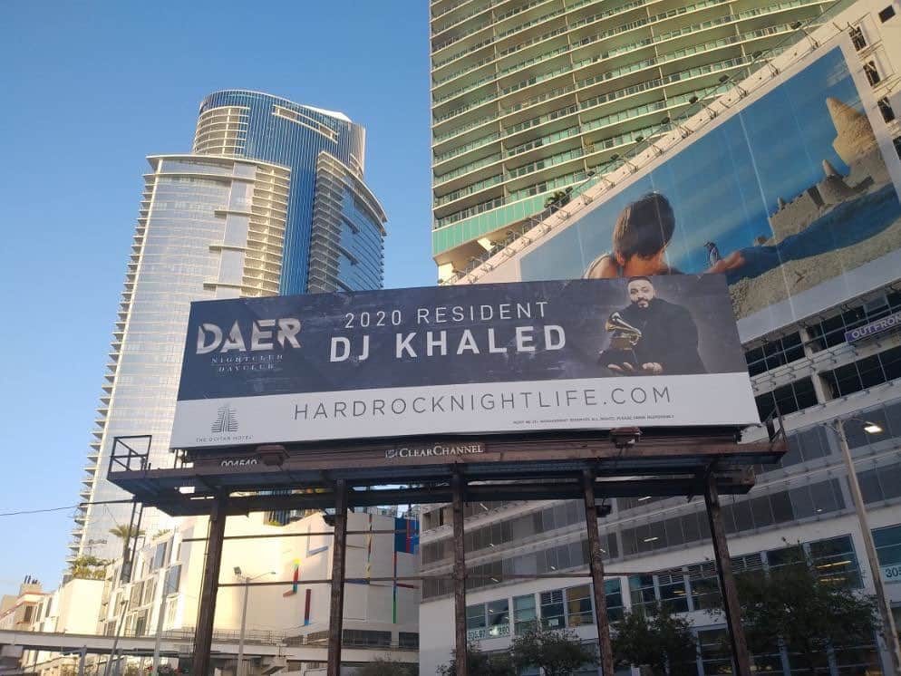 DJキャレドさんのインスタグラム写真 - (DJキャレドInstagram)「@hardrockholly @daersouthfl  fan luv Miami Ftl  @wethebestmusic @rocnation」2月27日 12時03分 - djkhaled