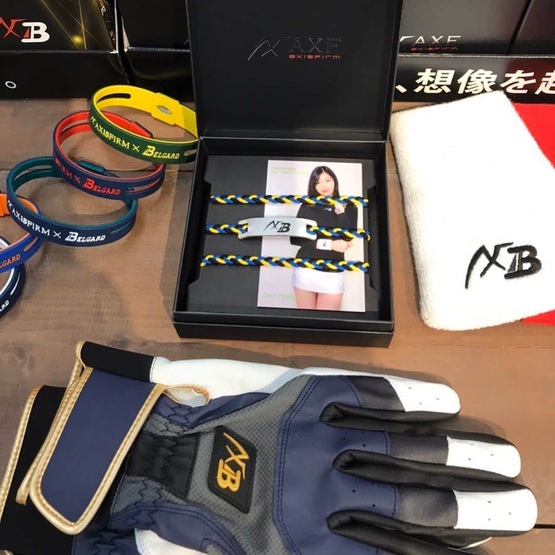 のインスタグラム：「、 プロ野球選手に大人気のAXFベルガード 本日、茅場町で販売関係者様向け展示会開催中です 発売前の新製品や私のネックレスも展示中 . 、  #サンフォード  #sunford #AXF  #ifmc  #イフミック #AXFxBELGARD #アクセフベルガード  #田渕亜季　#アクセフ  #アクセフベルガードネックレス」