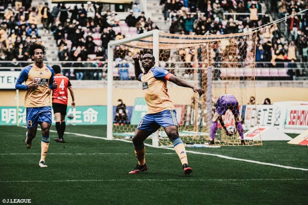 Ｊリーグさんのインスタグラム写真 - (ＪリーグInstagram)「Play Back JLEAGUE⚽️📸﻿ ﻿ 🏆#明治安田生命Ｊ１リーグ 第1節 ﻿ #ベガルタ仙台 vs #名古屋グランパス﻿ 印象的なシーンをプレイバック🔥﻿ ﻿ #Ｊリーグ ﻿ #jleague﻿ #Ｊリーグ開幕﻿ #2020の主役は誰だ﻿ ﻿ #シマオマテ﻿ #ジャーメイン良﻿ #佐々木匠﻿ #蜂須賀孝治﻿ #阿部浩之﻿ #稲垣祥﻿ #マッシモフィッカデンティ﻿ #ベストショット #bestshot﻿ #ナイスショット #niceshot﻿ #オフショット #offshot ﻿ #soccer #football #⚽️﻿ #soccerphoto #soccerphotograph #📸」2月27日 13時00分 - jleaguejp