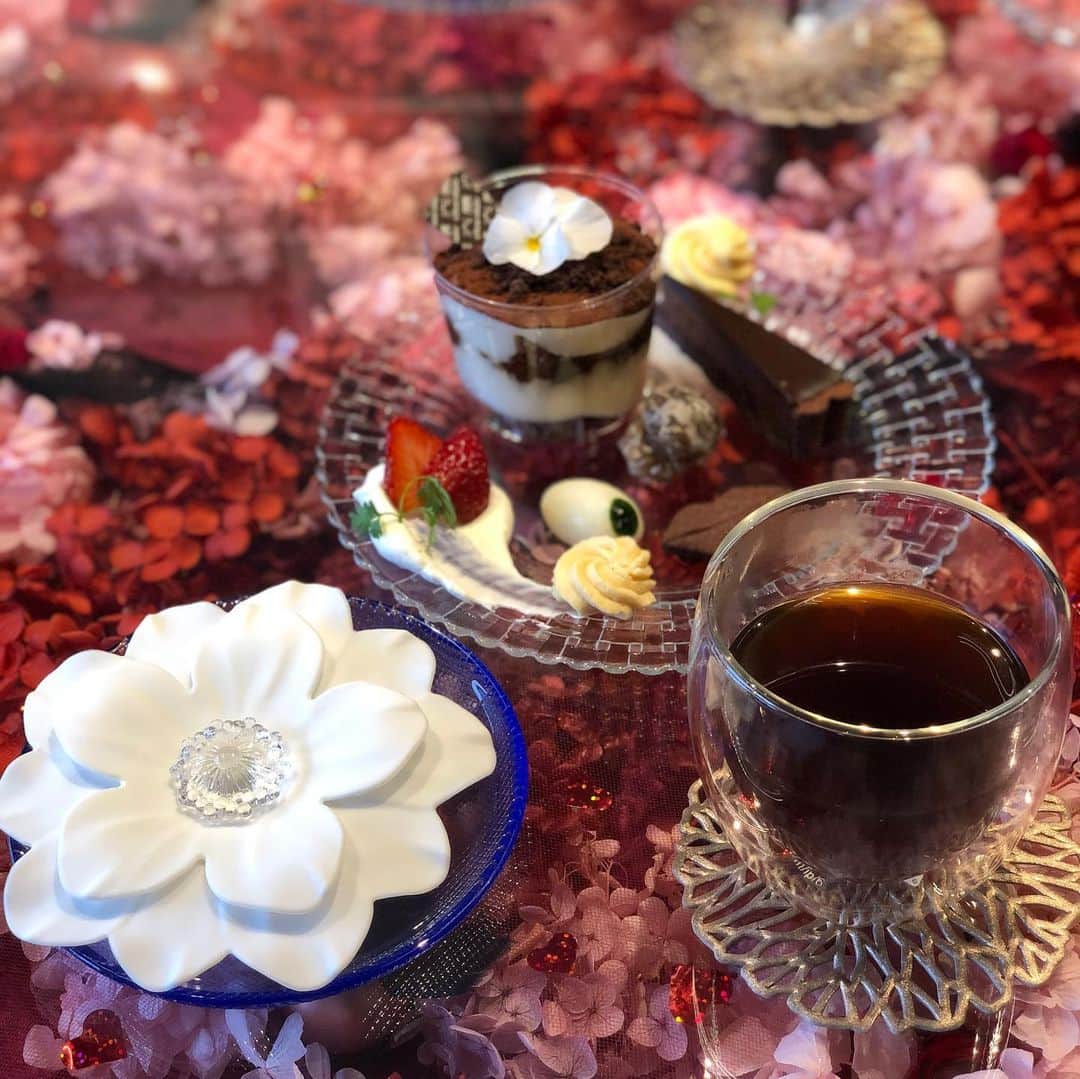のインスタグラム：「広島での久しぶりのオフは、  六感chocolateさんで🤎  女性が喜ぶカフェ☕️🍫 #六感chocolate」
