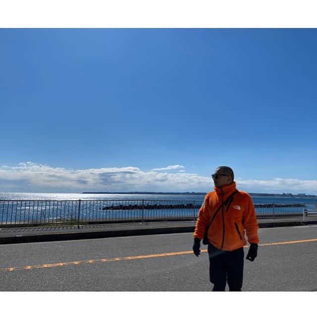 中野英雄さんのインスタグラム写真 - (中野英雄Instagram)「海沿いウォーキング 今日は天気最高‼️ 風は冷たいですが 気持ちが良いです  #walking #yokosuka  #happy#instagood #enjoy#japan」2月27日 13時15分 - hideo_nakano