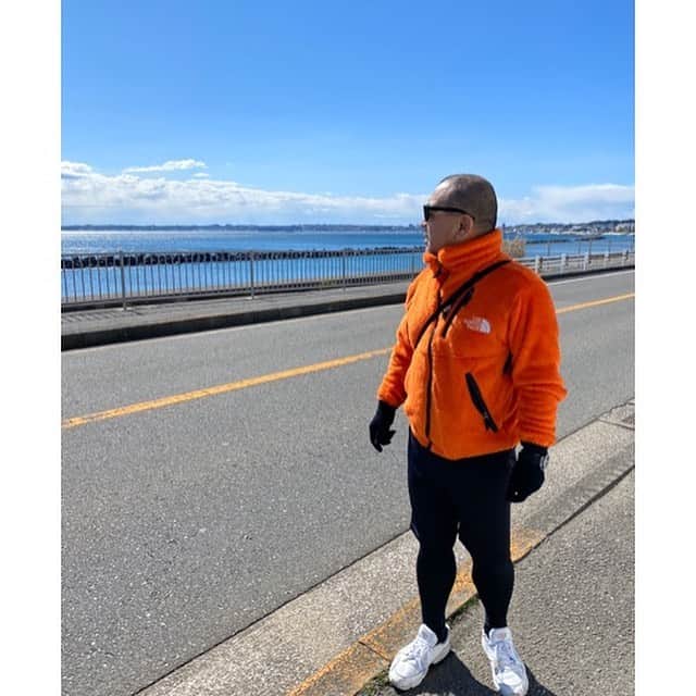中野英雄さんのインスタグラム写真 - (中野英雄Instagram)「海沿いウォーキング 今日は天気最高‼️ 風は冷たいですが 気持ちが良いです  #walking #yokosuka  #happy#instagood #enjoy#japan」2月27日 13時15分 - hideo_nakano