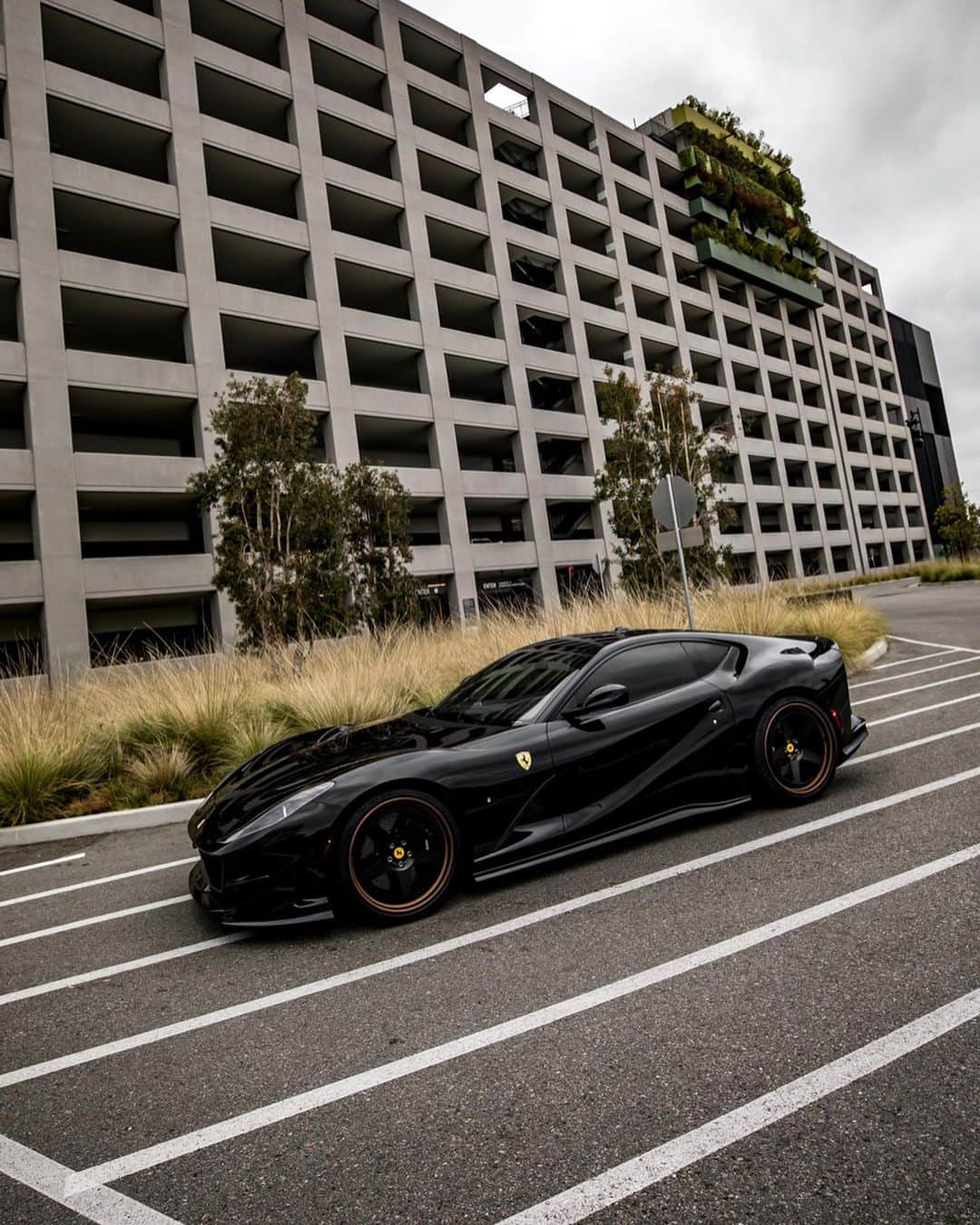 CARLiFESTYLEさんのインスタグラム写真 - (CARLiFESTYLEInstagram)「This Ferrari 812 Superfast 👍🏼or👎🏼? @uvway22 @paid2shoot」2月27日 13時18分 - carlifestyle