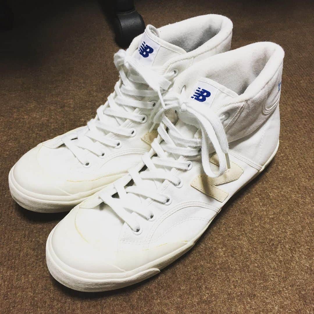 のインスタグラム：「オキシクリーンでピカピカにしてやったぜ、なんか使い道ありそうなスニーカーなんだけど全然履けてない  #newbalance #procourthi #procourt」
