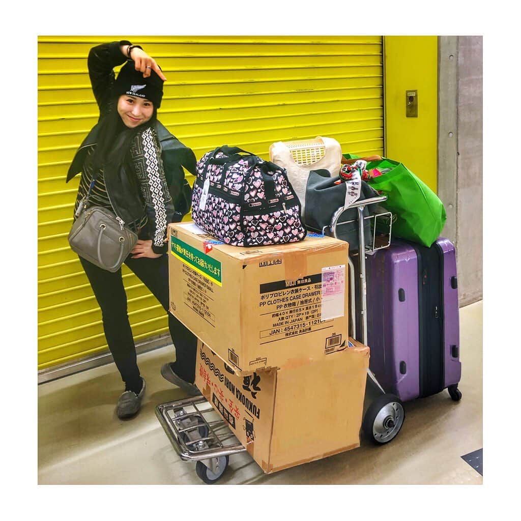 宇田恵菜さんのインスタグラム写真 - (宇田恵菜Instagram)「Landed in Japan with massive boxes🤣🤣 ついにようやく日本に帰国！ コロナの影響もあると、日本でニュースされていましたが、、私達16日間船の上にずっといて、コロナに接触する術がなかったし、毎日二回検温していたので、帰国後の検疫ももちろんパス✨ たくさんの方に心配のご連絡いただき、ありがたく嬉しかったです☺️宇田恵菜いつも以上に元気です💕 —————- なによりもこの荷物の量ですよ😭😭 でもなにより無事に着いて元気でよかった💓 そしてそのままオリンピック研修。 オリンピックの施設を訪れ、更にお勉強！日本での事後研修スタートです。 ————- #casting  #actress  #キャスティング #女優 #役者  #愛媛出身 #愛媛県松山市 #actresslife #愛媛国際映画祭 #宇田恵菜 #世界青年の船  #swy #swy32 #内閣府 #青年国際交流 #にっぽん丸 #SWY32  #nipponmaru #kimono #Japanese #traditionaljapanese #farewellparty #帰国」2月27日 14時11分 - ena2727
